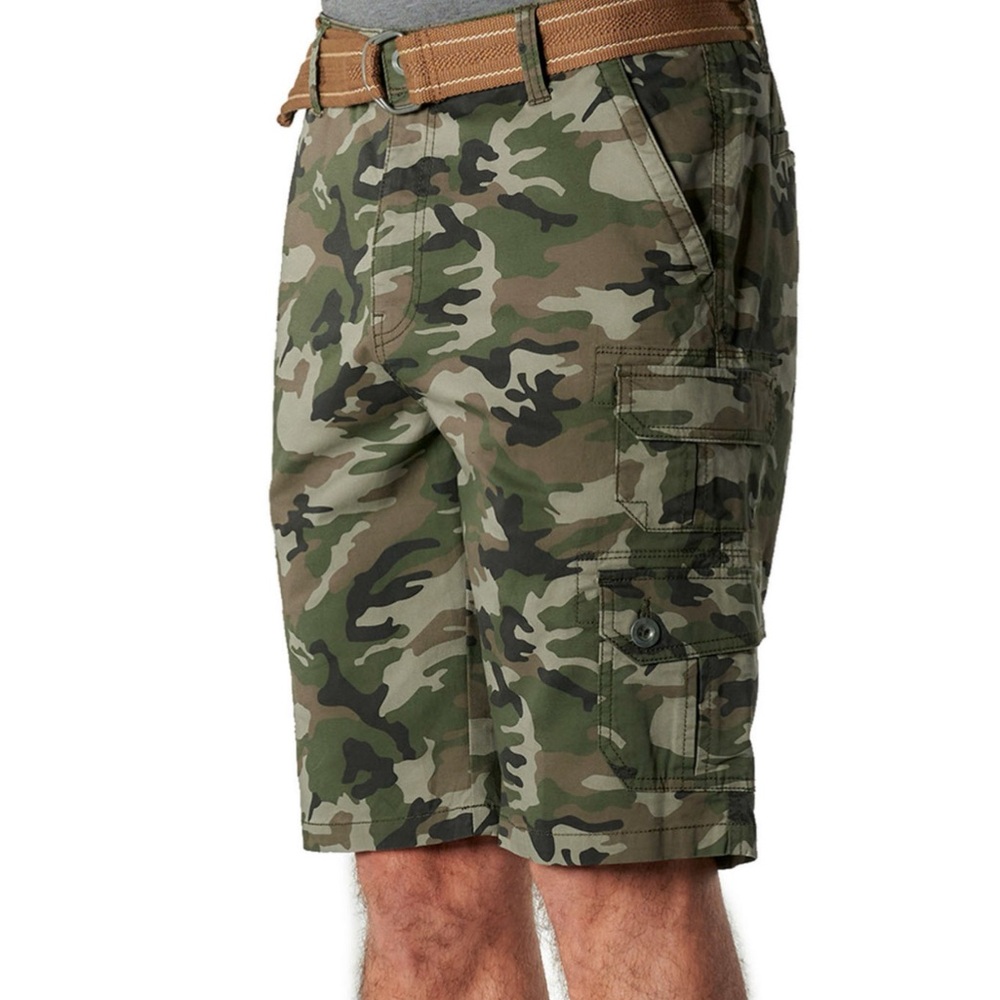 New Iron Co. Mens Camo Cargo Shorts NWT SIZE 44